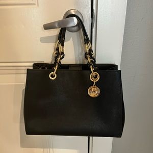 Michael kors black purse